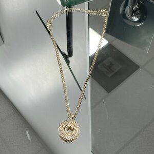 Elegant Gold Pendant Necklace